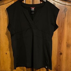 The North Face Women’s pull over Athlletic Top size XL Black logos it’s soft !!